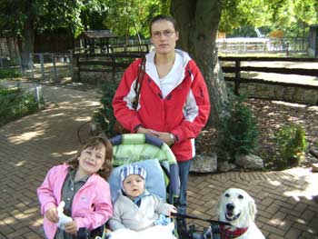Sichtlich vom Besuch der Tiere im Zoo begeistert waren nicht nur unsere beiden Kinder.